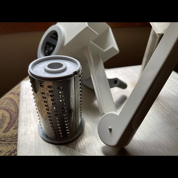 Pampered Chef Cheese Grater - Picture 4 of 4